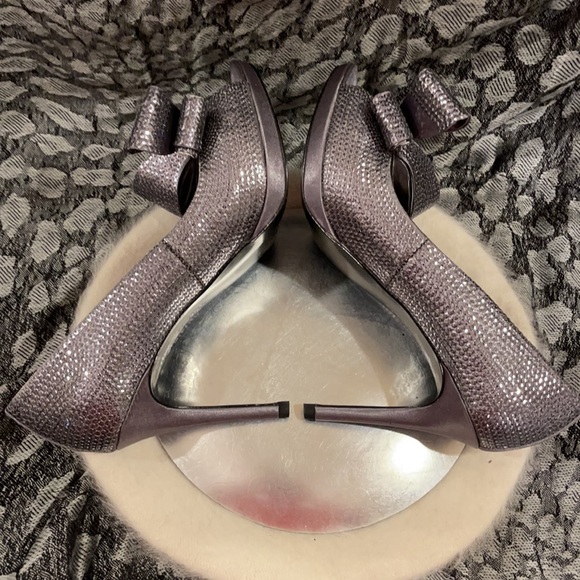 Stepping Out 👠 Beautiful Shiny Heels with Double Bow 🎀 - Picture 8 of 11